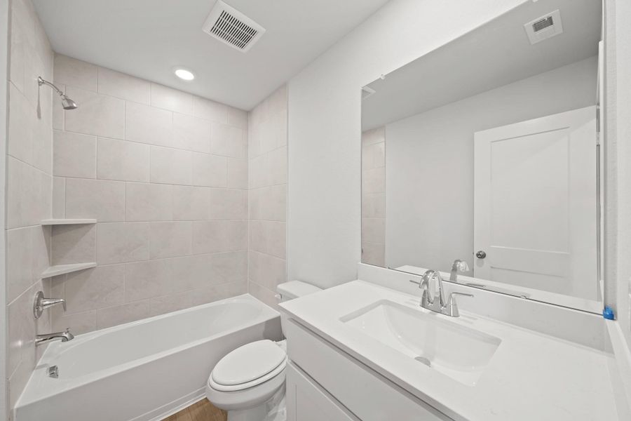 Furnished interior view inside a new home in Country Creek, Mont Belvieu (Image 3).