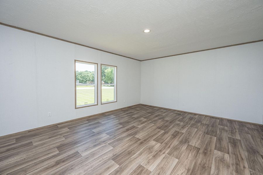 Spacious, unfurnished interior of a new home in , St. George (Image 33).