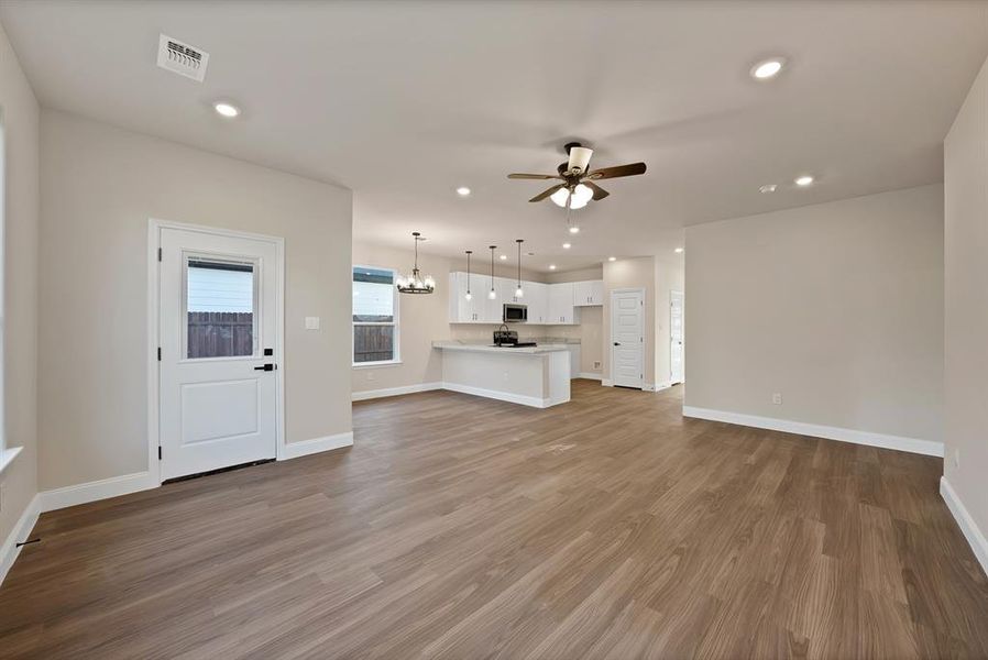 Spacious, unfurnished interior of a new home in , Granbury (Image 21).