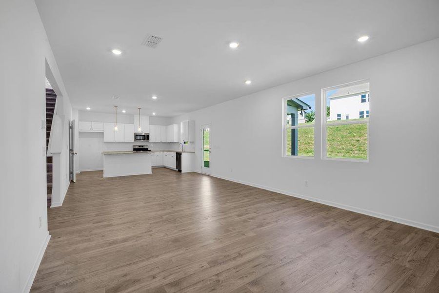 Spacious, unfurnished interior of a new home in Heritage River, Euharlee (Image 22).