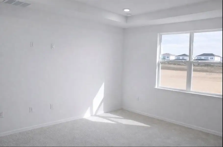 Spacious, unfurnished interior of a new home in , Clermont (Image 14).