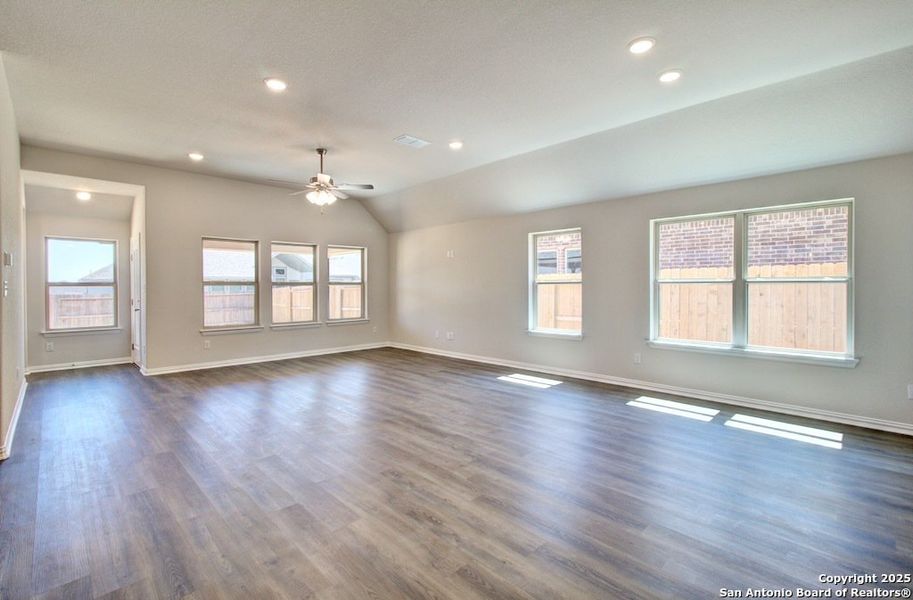 Spacious, unfurnished interior of a new home in Meyer Ranch – Premier, New Braunfels (Image 19).