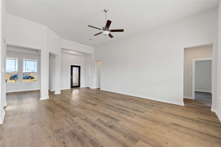 Spacious, unfurnished interior of a new home in Southfork Ranch, Sealy (Image 16).