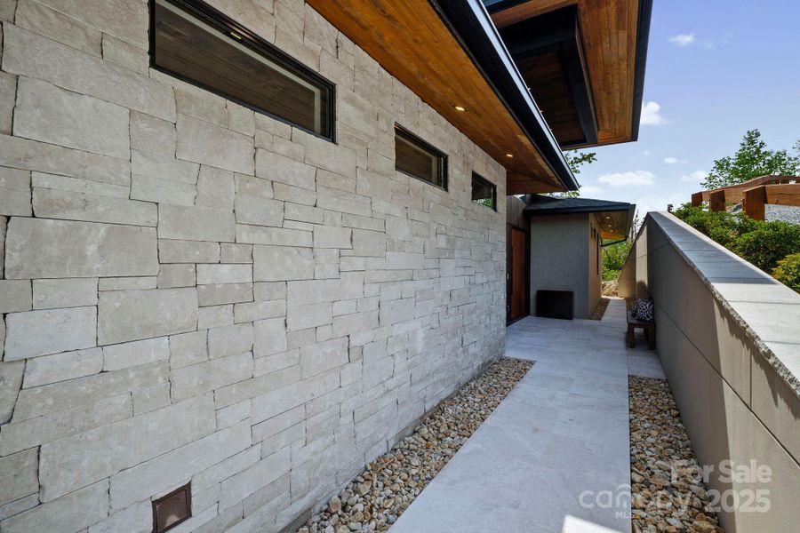 Image 29 of a home in .