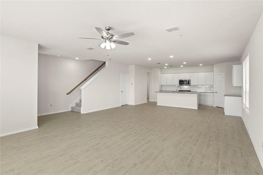 06. 5426 Runnel - Family (3) 06. 5426 Runnel - Family (3)