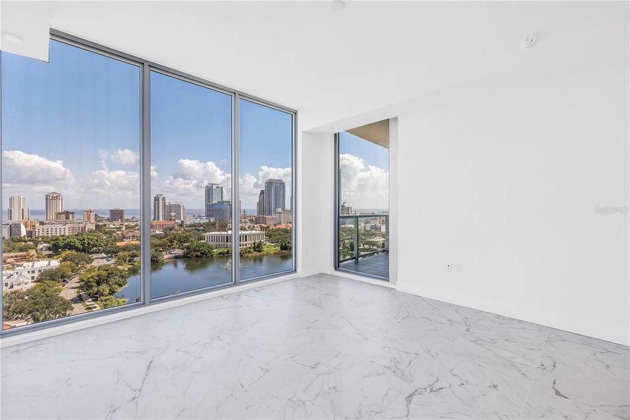 Spacious, unfurnished interior of a new home in , St. Petersburg (Image 11).