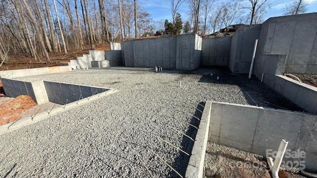 Image 6 of a home in . Image 6 of a home in .