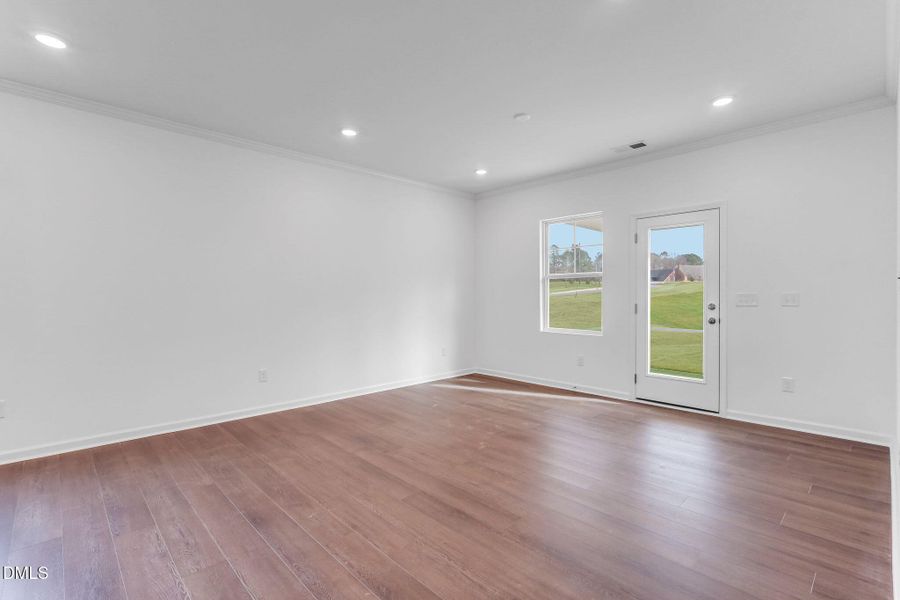 SUN_CaitlinCrossing_Pic_Davidson-10