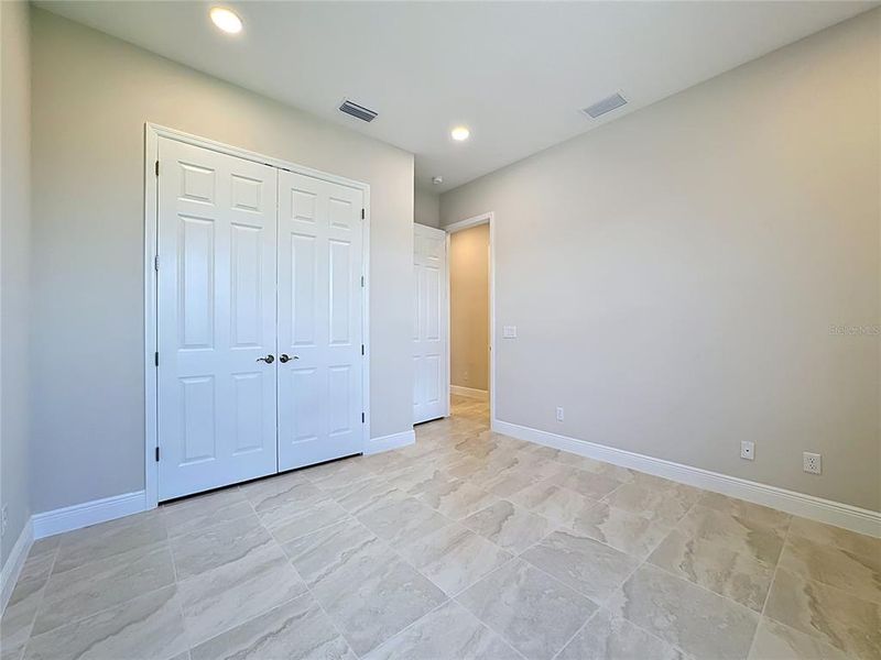 Spacious, unfurnished interior of a new home in Watercolor Place, Bradenton (Image 35).
