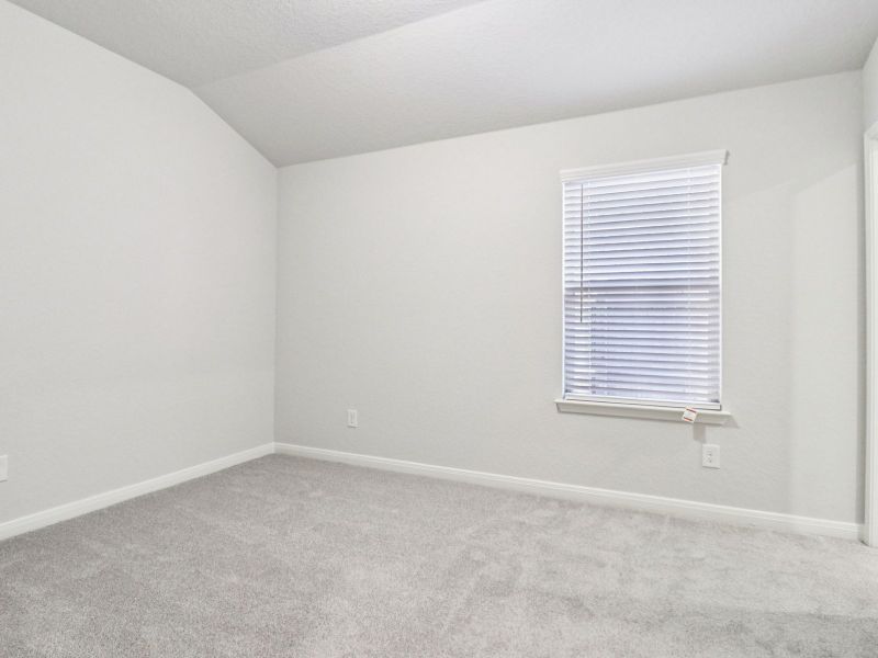 Spacious, unfurnished interior of a new home in Estancia Ranch - Classic Series, San Antonio (Image 16).