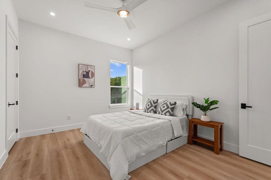 Furnished interior view inside a new home in , Farmers Branch (Image 12).