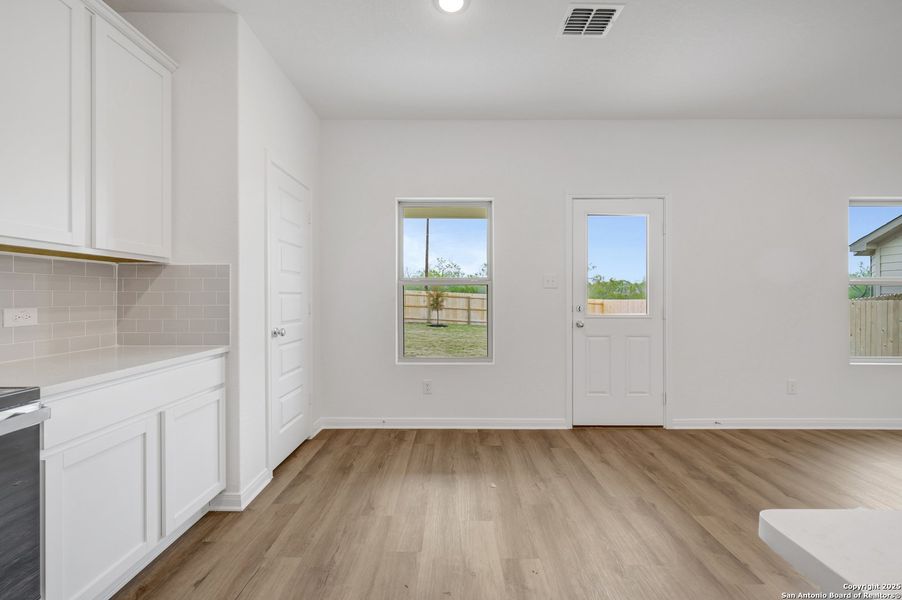 Spacious, unfurnished interior of a new home in Paloma Park, Converse (Image 18).