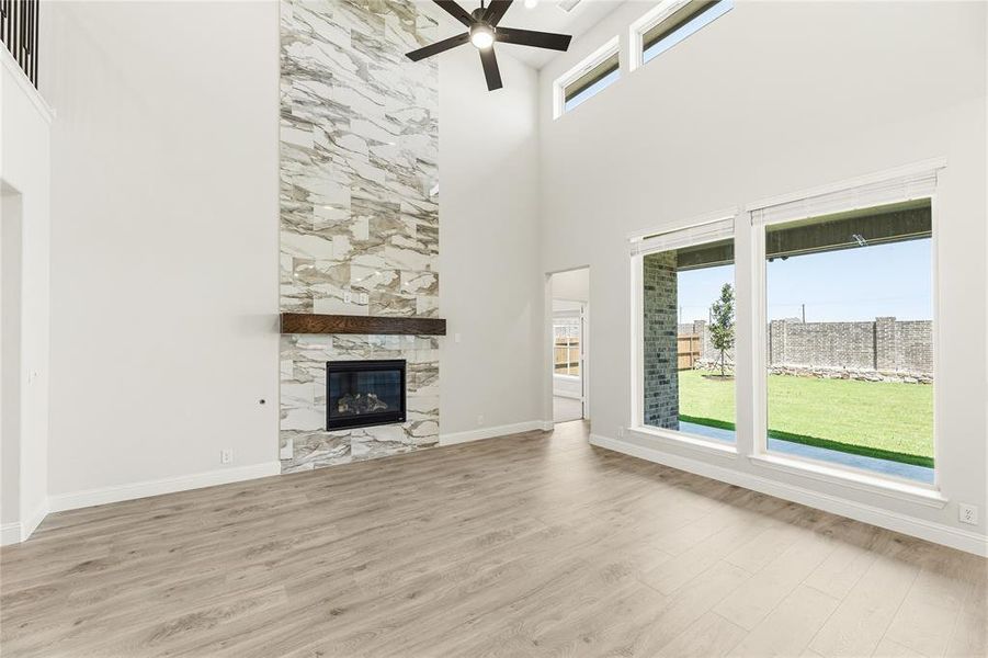 Spacious, unfurnished interior of a new home in Chaparral Park, Oak Point (Image 30).