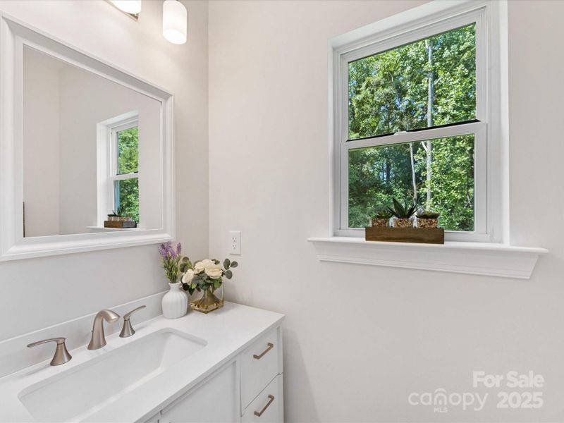 Great light coming into Powder Room. Great light coming into Powder Room.