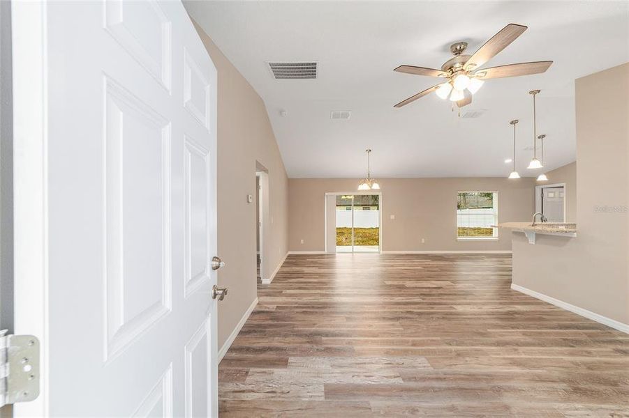 Spacious, unfurnished interior of a new home in , Ocala (Image 26).