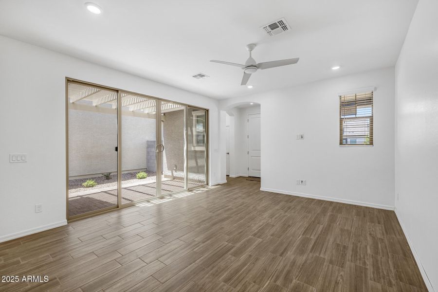 4)GREAT ROOM 4)GREAT ROOM