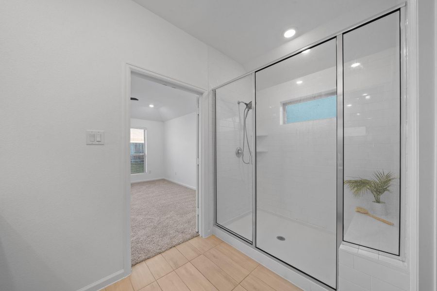 The large walk-in shower brings a spa-like touch to your daily routine. It’s bright, refreshing, and offers plenty of room to unwind after a long day.
