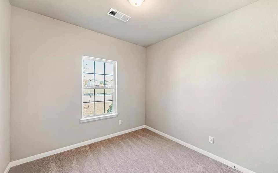 Spacious, unfurnished interior of a new home in Perkinsville, Chino Valley (Image 21).