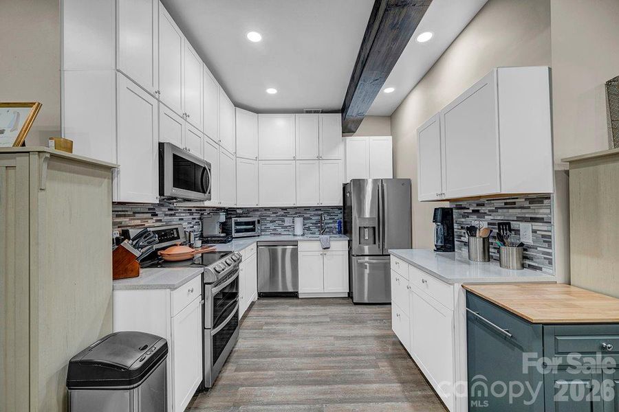 Open floor plan in the guest House kitchen.