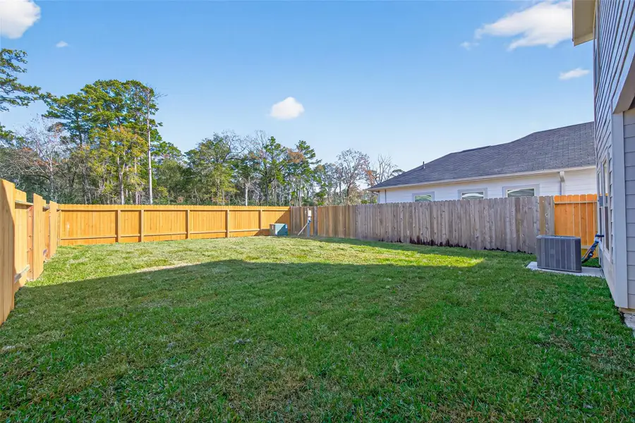 Exterior details and patio area of a home in Woodland Lakes, Houston (Image 25).