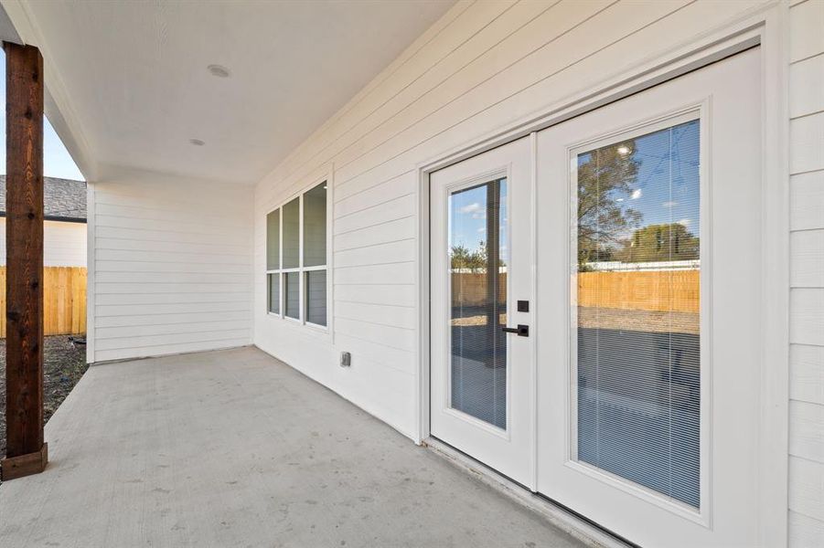Exterior details and patio area of a home in , Dallas (Image 3).