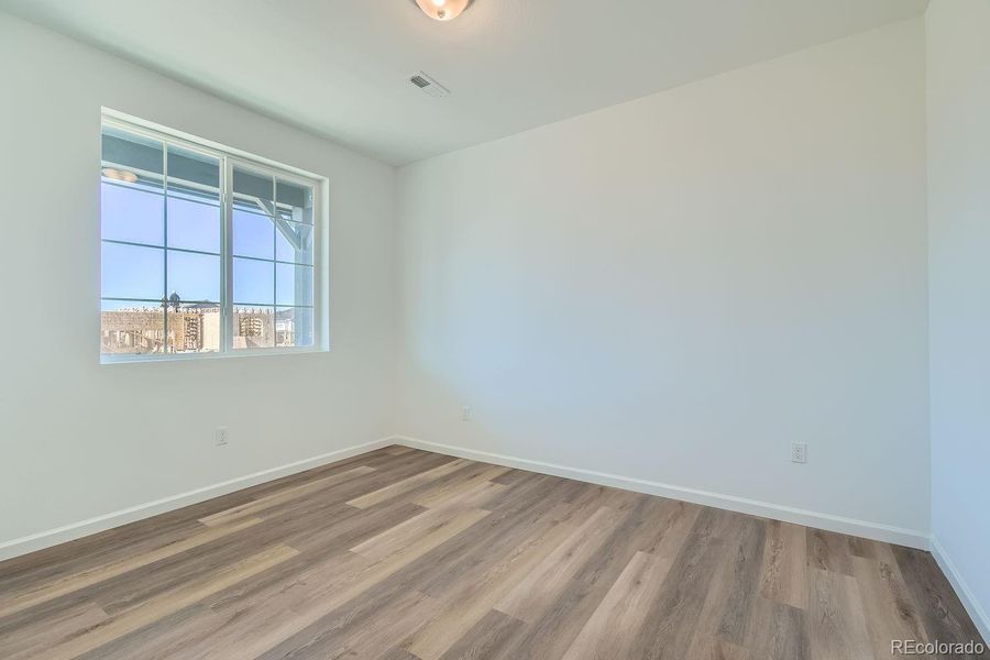Spacious, unfurnished interior of a new home in Wolf Creek Run, Strasburg (Image 14).