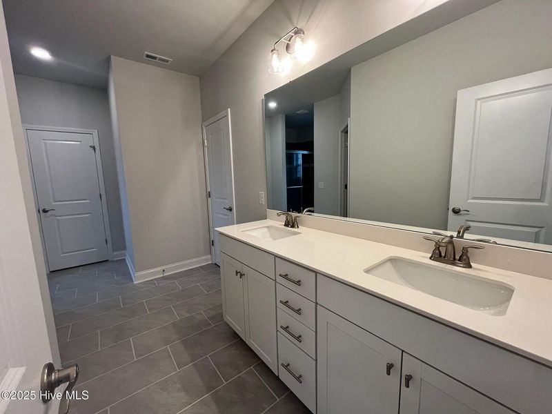 Furnished interior view inside a new home in Palmetto Creek, Bolivia (Image 9).