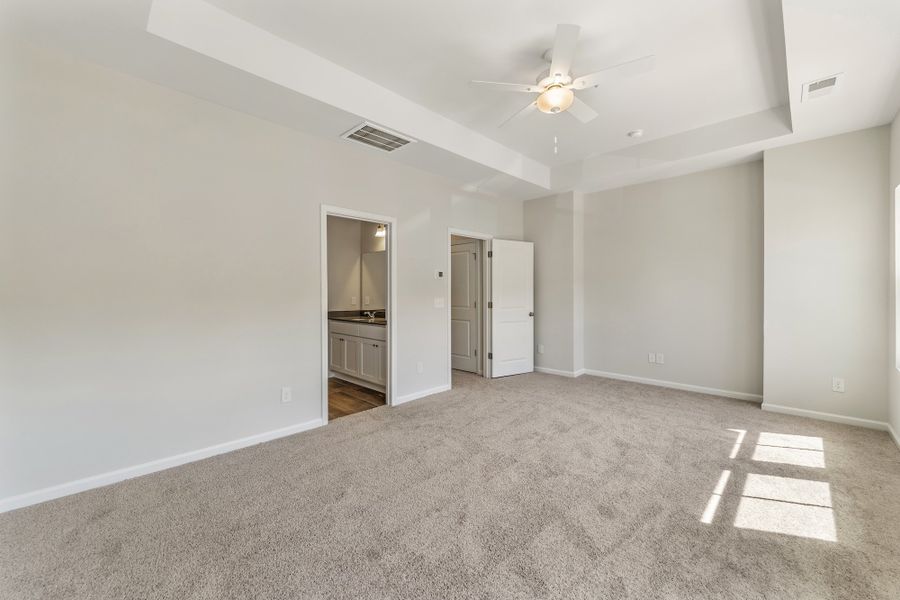 Spacious, unfurnished interior of a new home in Edwards Station, Taylors (Image 18).