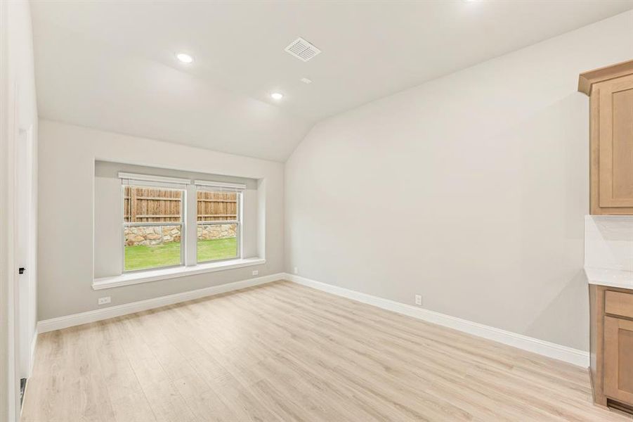 Spacious, unfurnished interior of a new home in Somerset, Venus (Image 29).
