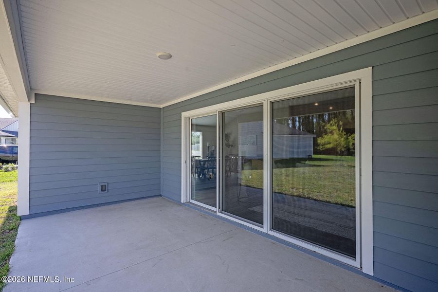 Exterior details and patio area of a home in Edinburgh Village, Jacksonville (Image 3).