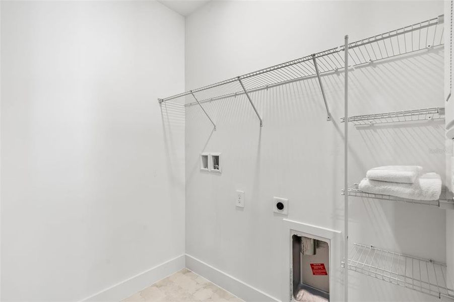 Spacious, unfurnished interior of a new home in College Park, Orlando (Image 25).