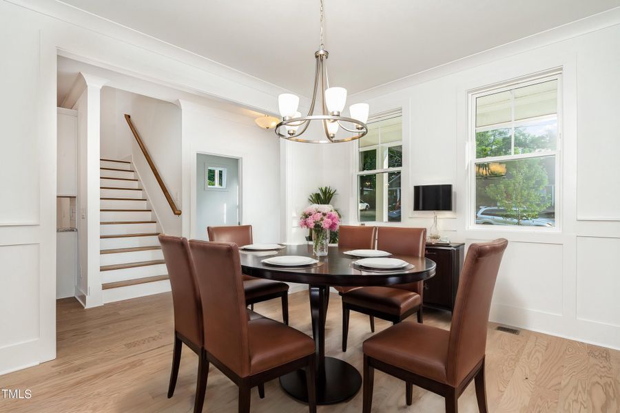 Virtual Staging Dinning Room