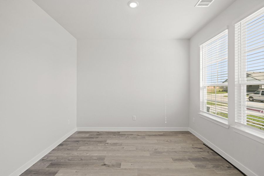 Spacious, unfurnished interior of a new home in Paloma at Sanford Farms, Waller (Image 14).