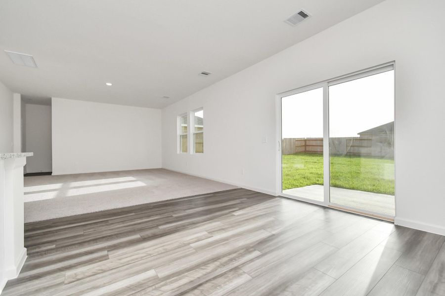 Spacious, unfurnished interior of a new home in Sunterra, Katy (Image 19).