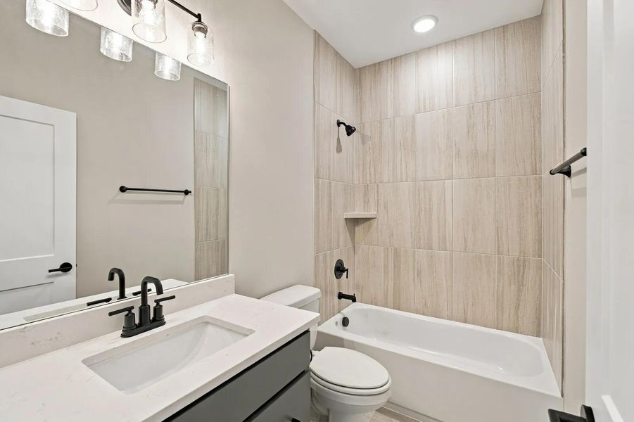 Ballentine B Bathroom 5
