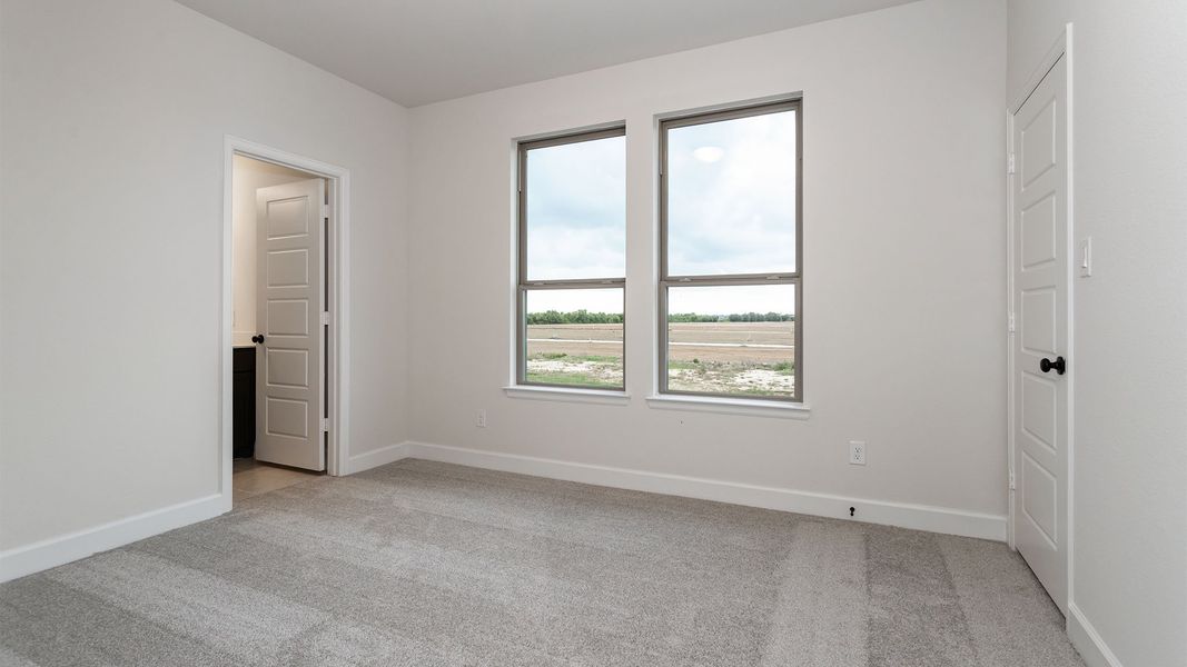 Spacious, unfurnished interior of a new home in Lakes of Cane Island, Katy (Image 20).