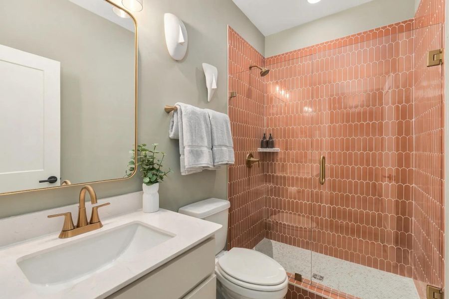 Wellsley Full Bathroom