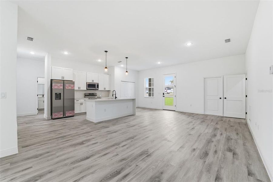 Spacious, unfurnished interior of a new home in , Ocala (Image 16).