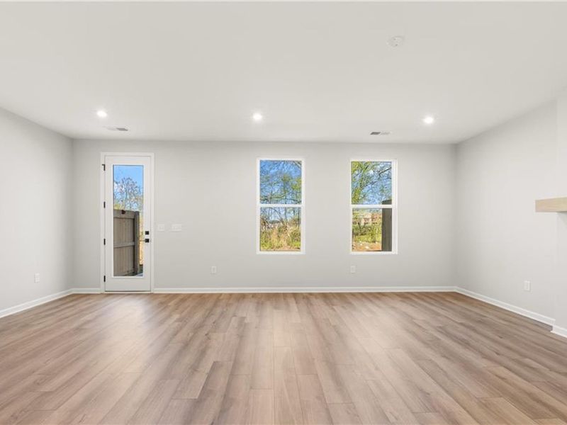 Spacious, unfurnished interior of a new home in Lake Shore, Winder (Image 14).