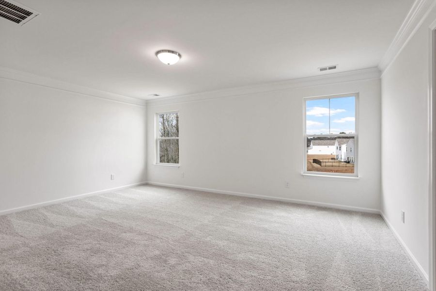Spacious, unfurnished interior of a new home in Bellevue, Greenville (Image 26).