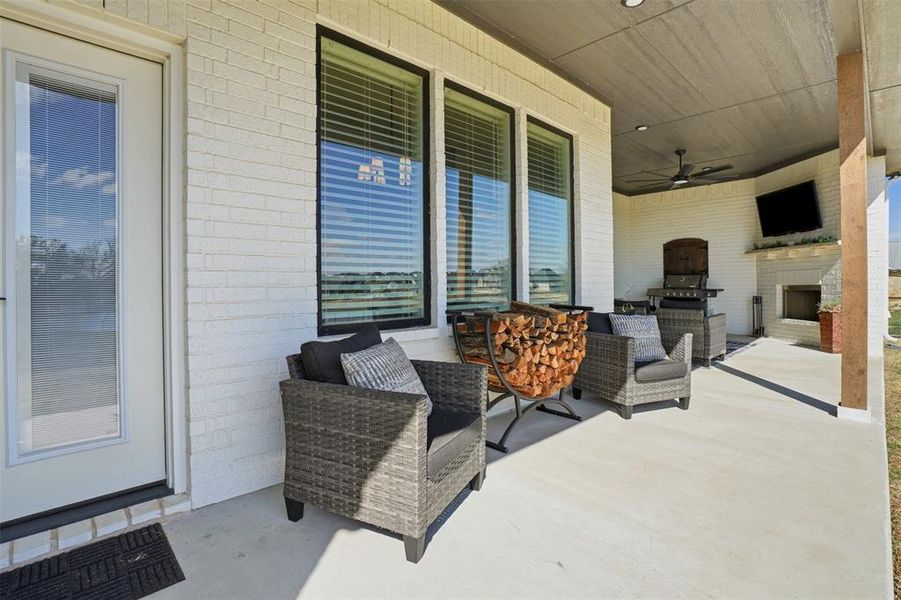 Exterior details and patio area of a home in , Weatherford (Image 3).