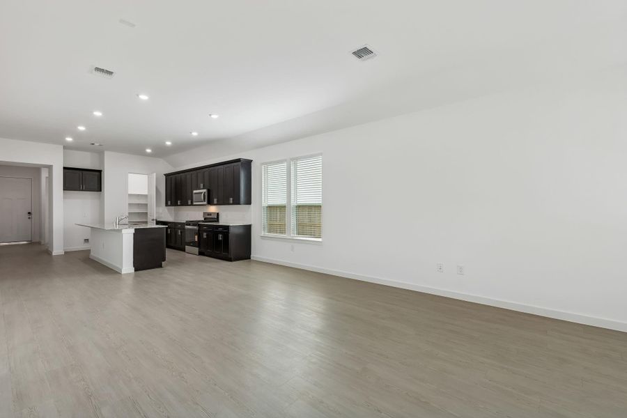 Spacious, unfurnished interior of a new home in Windcress, Cove (Image 20).