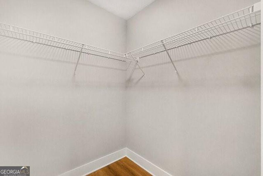 Spacious, unfurnished interior of a new home in , Clermont (Image 21).
