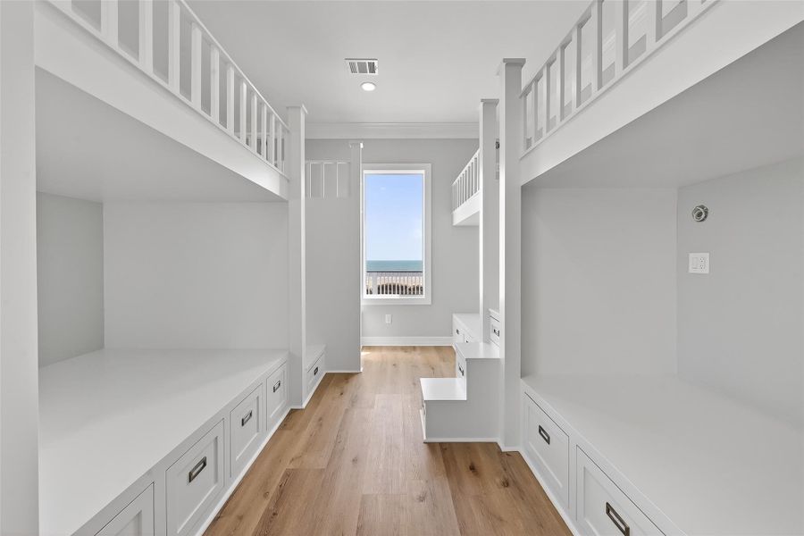 Spacious, unfurnished interior of a new home in , Freeport (Image 23).