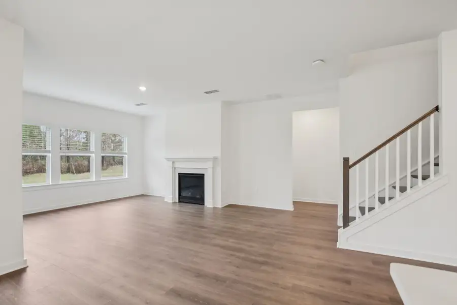 Spacious, unfurnished interior of a new home in Mission Hills, La Vergne (Image 7).