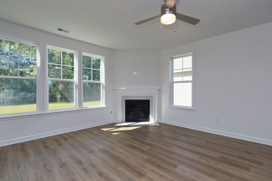 Spacious, unfurnished interior of a new home in Arcadia, Myrtle Beach (Image 25).
