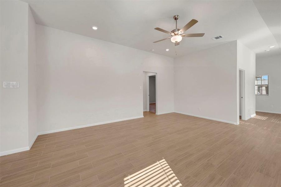 Spacious, unfurnished interior of a new home in Mobberly Farms, Pilot Point (Image 36).