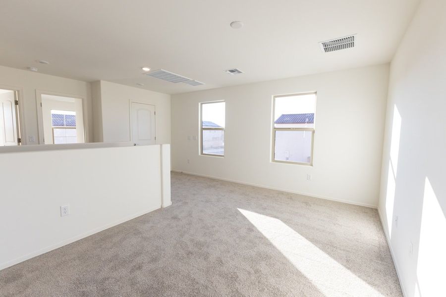 Spacious, unfurnished interior of a new home in Mirador Point, Tucson (Image 7).