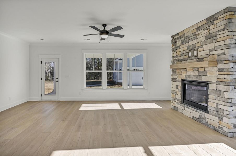 Spacious, unfurnished interior of a new home in Clubside Reserve at Summerlake, Lexington (Image 36).