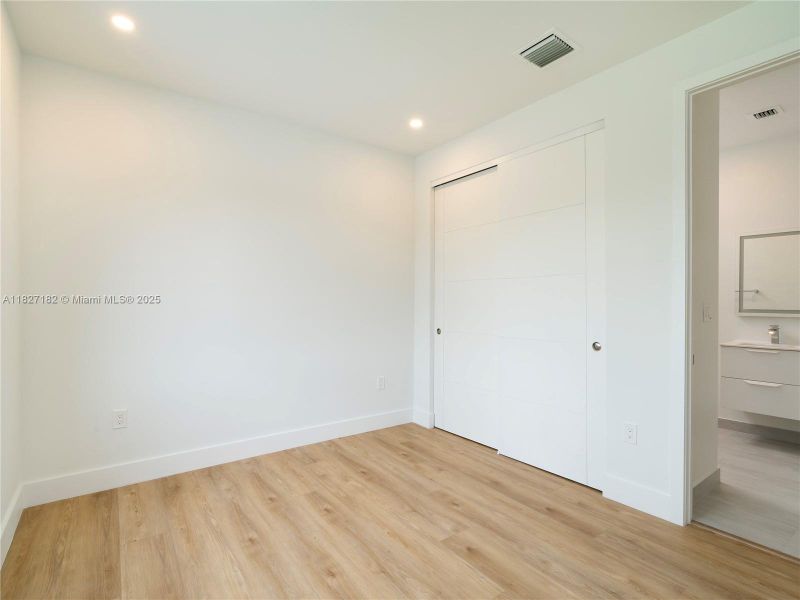 Spacious, unfurnished interior of a new home in , Fort Lauderdale (Image 27). Spacious, unfurnished interior of a new home in , Fort Lauderdale (Image 27).